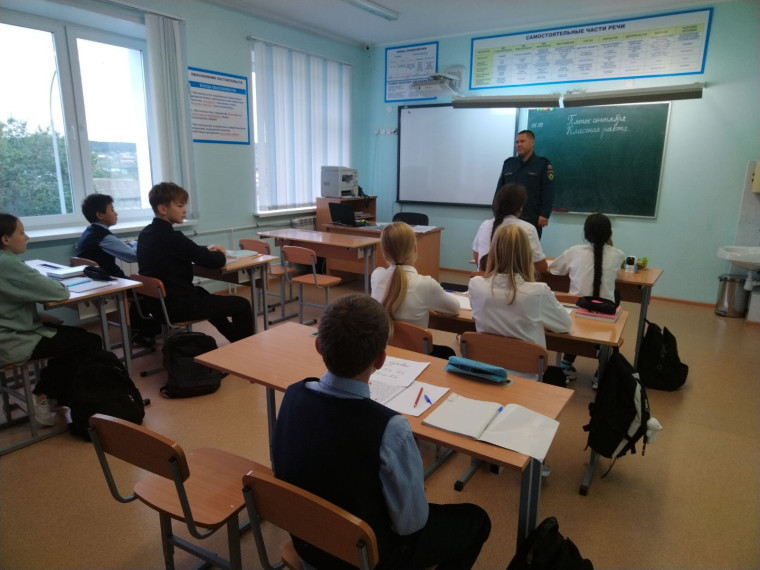 В гостях – сотрудники МЧС.
